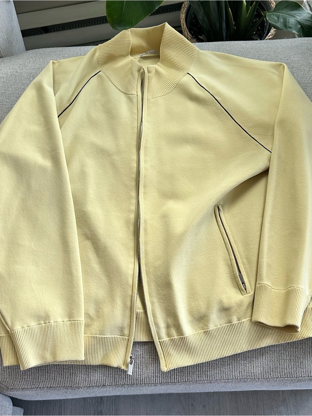 Aritzia Tna offseason zip up jacket
